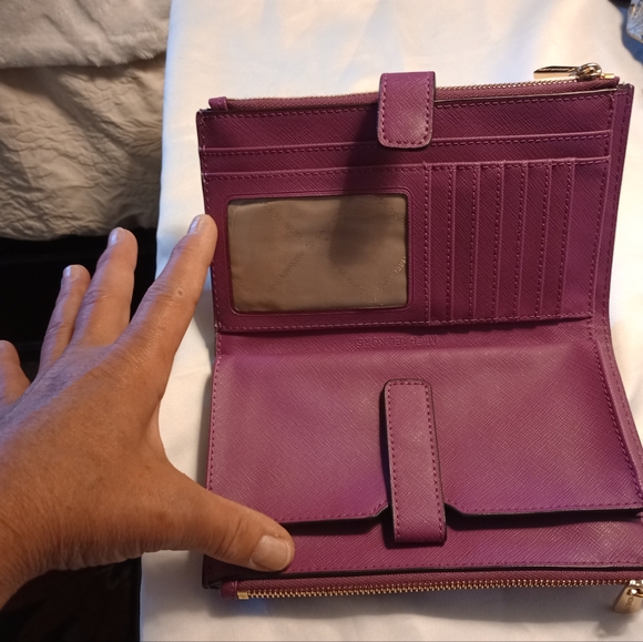 Michael Kors Adele wallet. - Picture 2 of 3